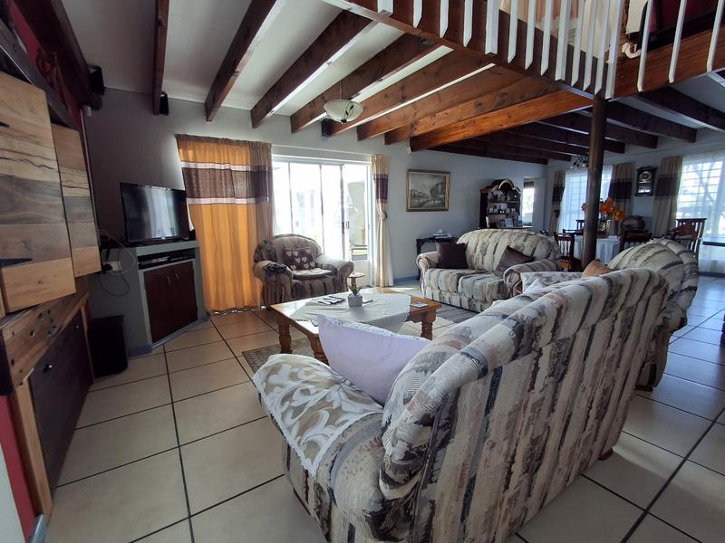 4 Bedroom Property for Sale in Golden Mile Western Cape